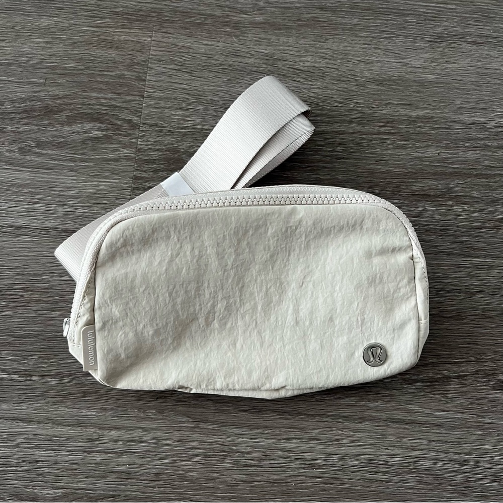 Lululemon Everywhere Belt Bag